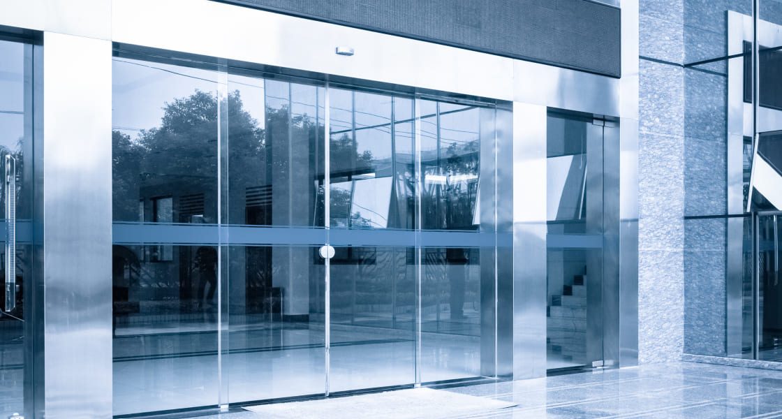 puertas automaticas aluminio edificio cristal